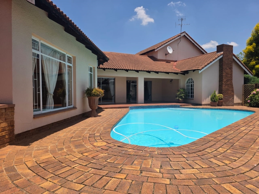 4 Bedroom Property for Sale in Van Der Hoff Park North West